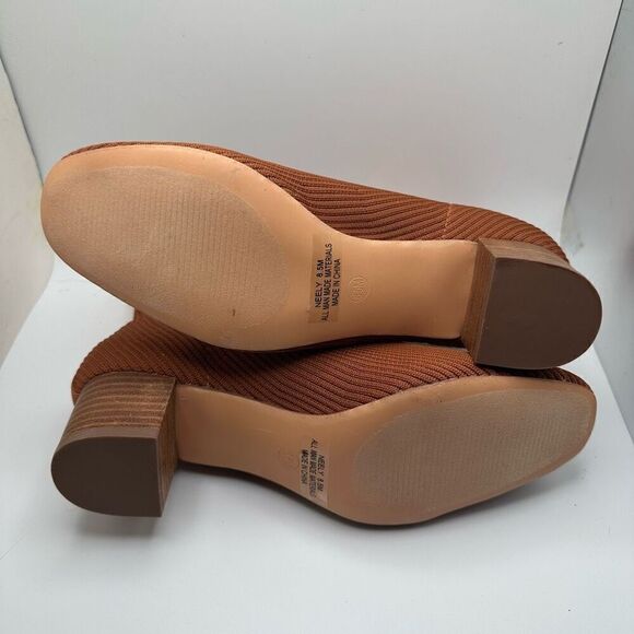 CUSHIONAIRE Women's Stretch bootie +Memory Foam 8.5 TAN NEW - Picture 5 of 7